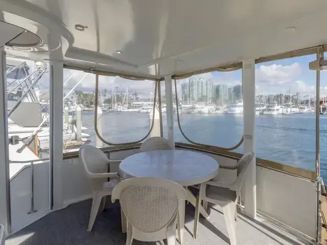 Carver 405 Aft Cabin