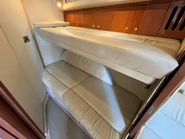 Sea Ray 410 Express Cruiser