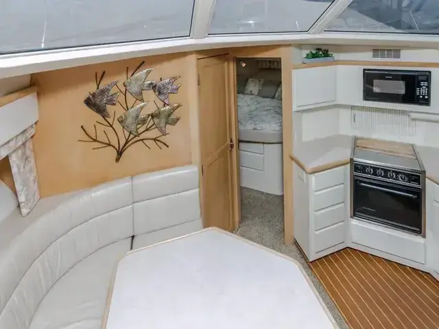 Carver 405 Aft Cabin