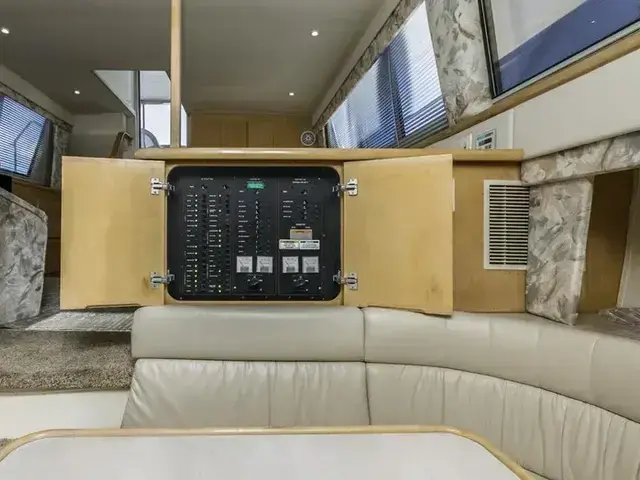 Carver 405 Aft Cabin