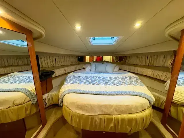 Sea Ray 410 Express Cruiser