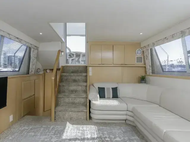 Carver 405 Aft Cabin