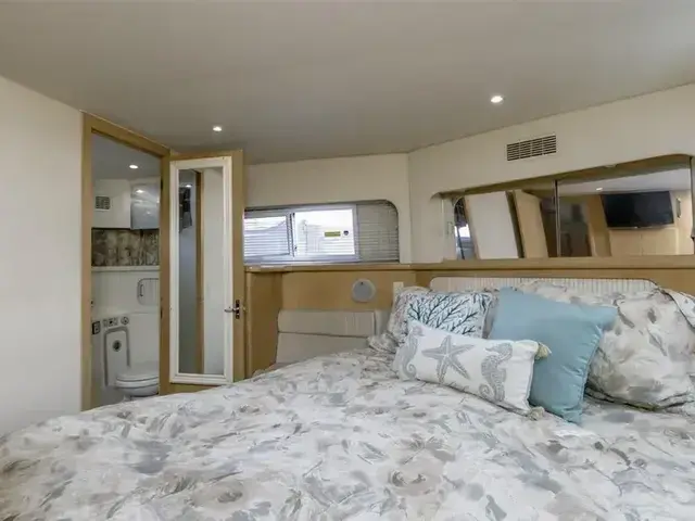 Carver 405 Aft Cabin