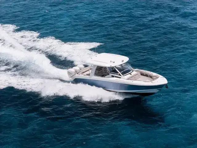 Boston Whaler 350 Realm