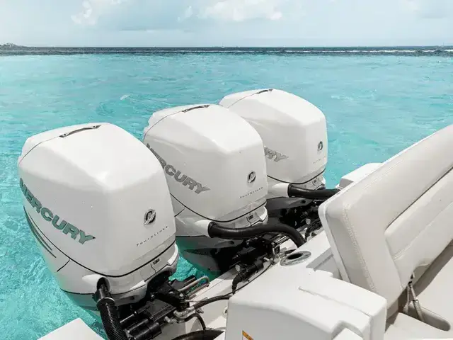 Boston Whaler 350 Realm