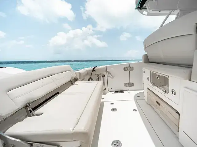 Boston Whaler 350 Realm