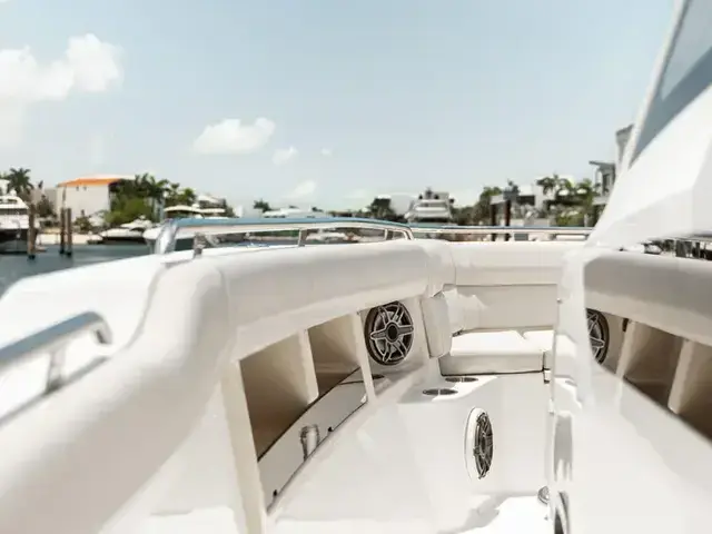 Boston Whaler 350 Realm