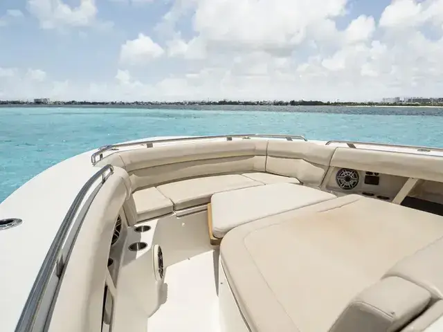 Boston Whaler 350 Realm