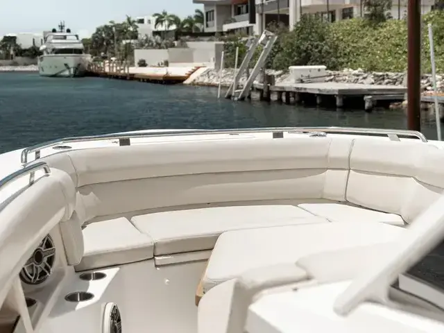 Boston Whaler 350 Realm