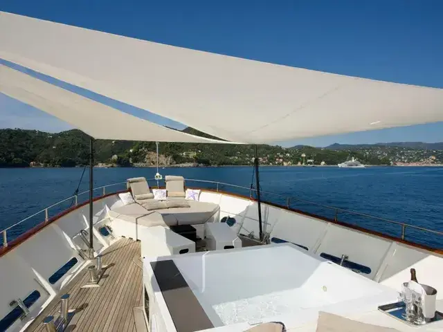 Benetti 105