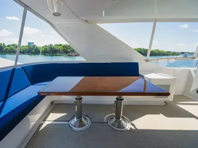 Hatteras 64 Motor Yacht