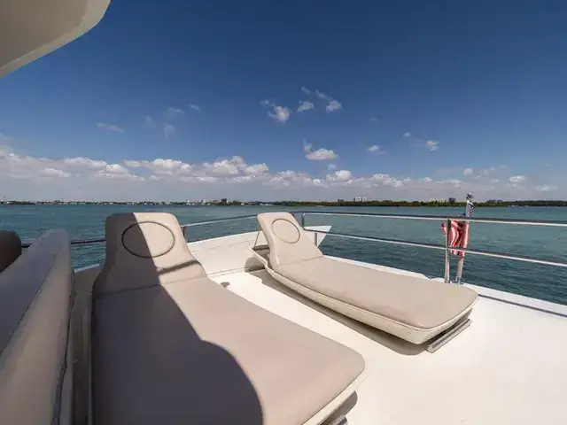 Azimut 64