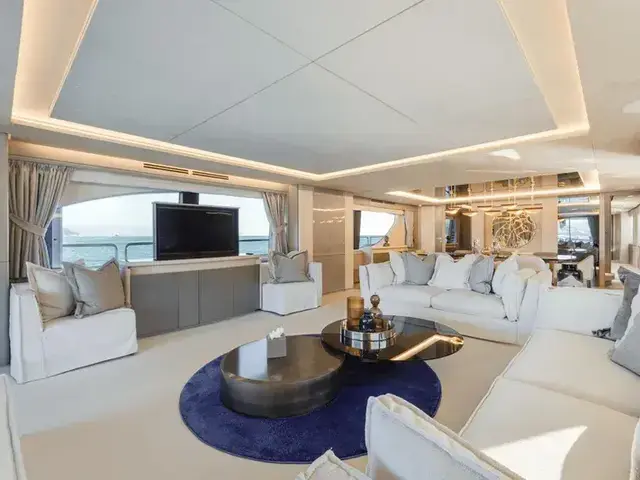 Azimut Grande 116