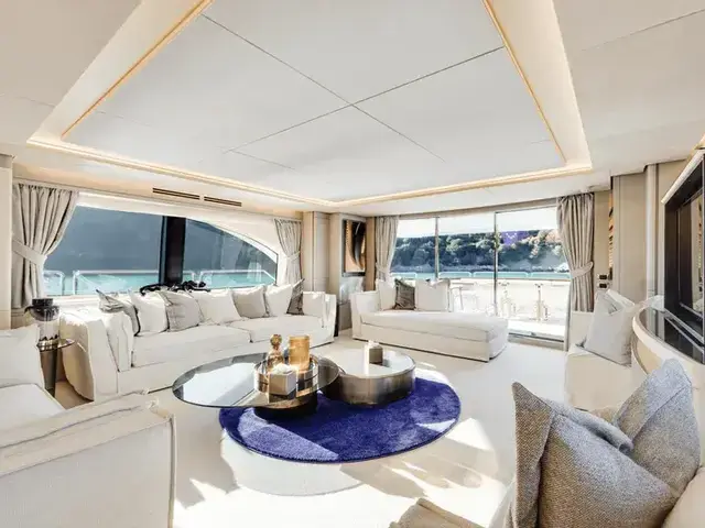 Azimut Grande 116