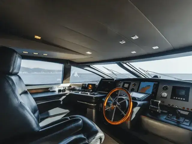 Azimut Grande 116