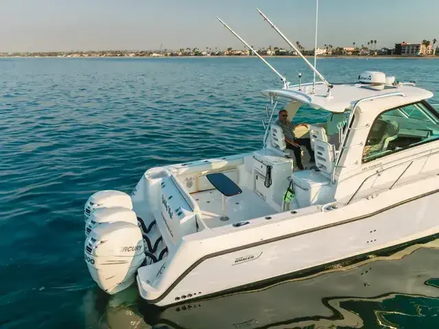 Boston Whaler Defiance 34