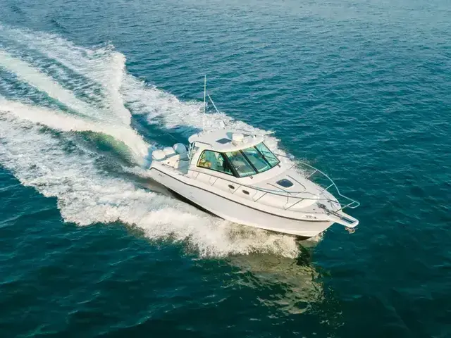 Boston Whaler Defiance 34