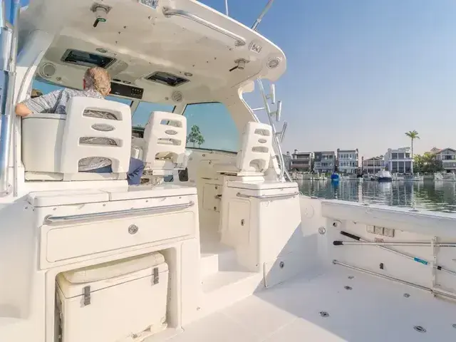 Boston Whaler Defiance 34