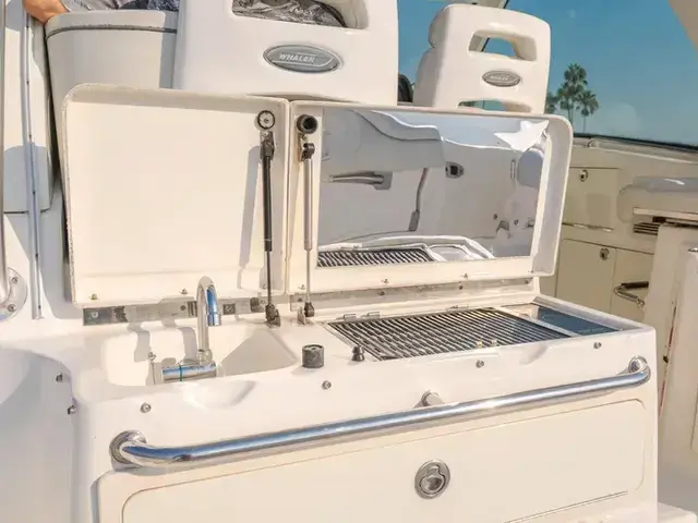 Boston Whaler Defiance 34