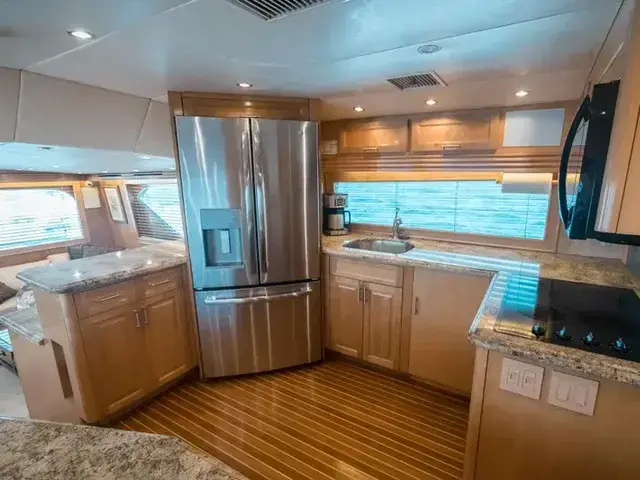 Hatteras 70 Convertible