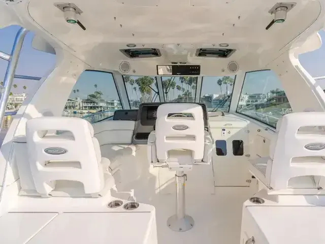 Boston Whaler Defiance 34