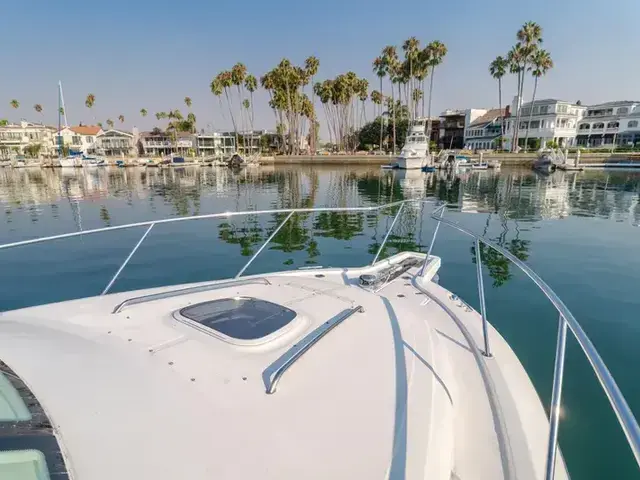 Boston Whaler Defiance 34