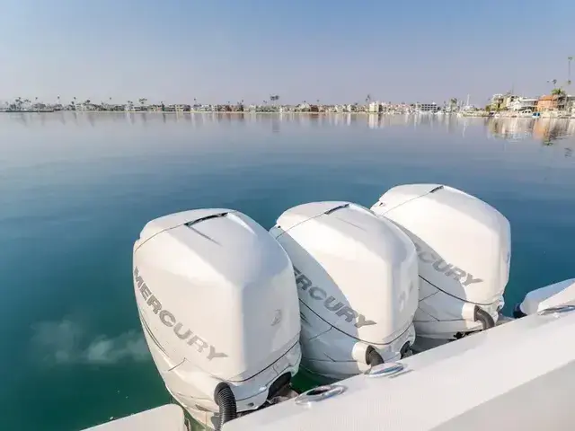 Boston Whaler Defiance 34