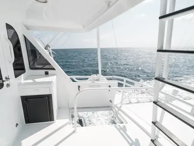 Hatteras 70 Convertible