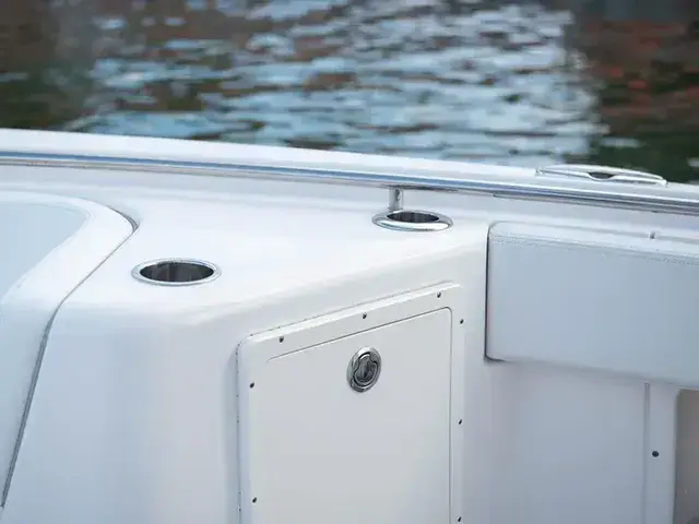 Robalo R302