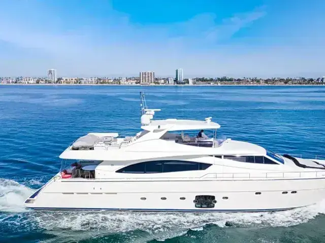 Ferretti Yachts 880