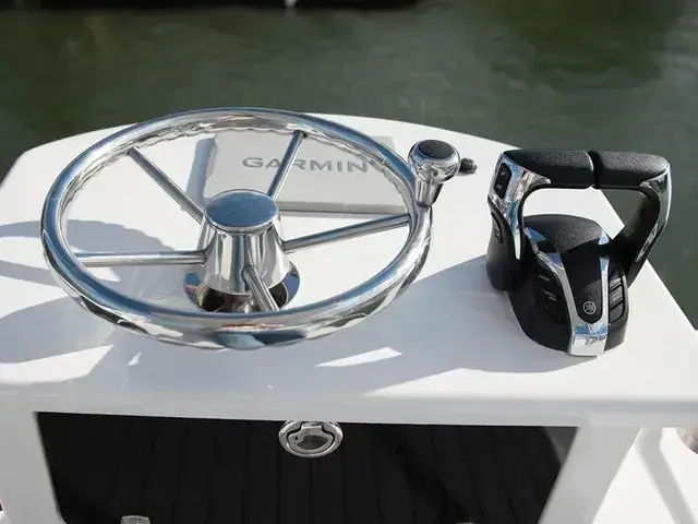 Robalo R302