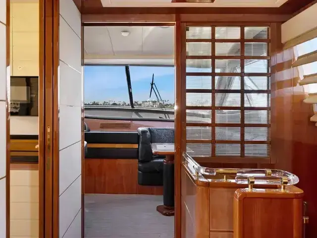 Ferretti Yachts 880