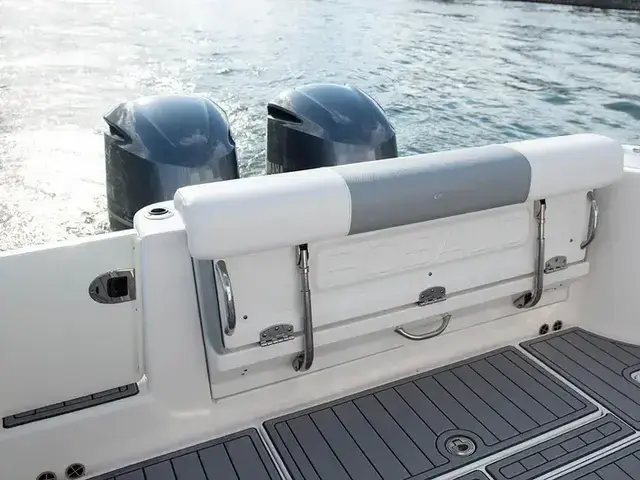 Robalo R302