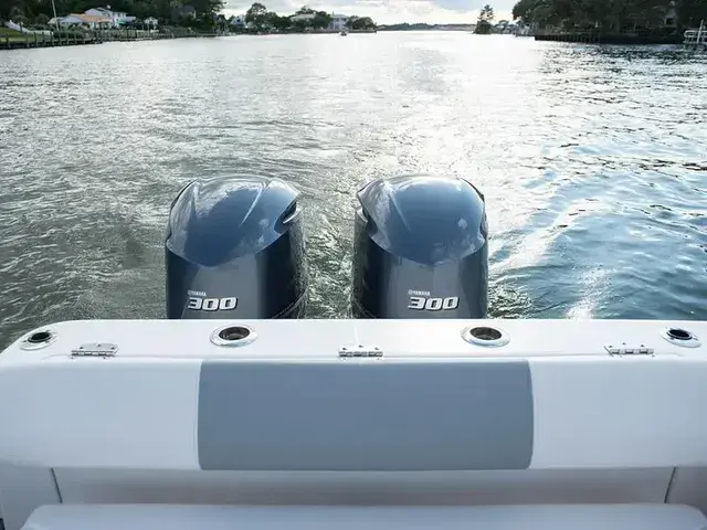 Robalo R302