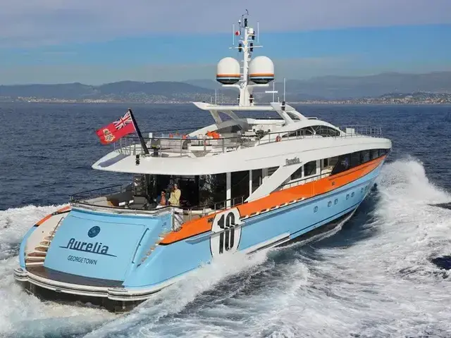 Heesen 3700