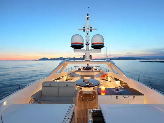 Heesen 3700