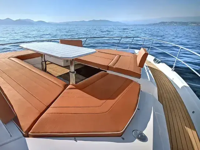 Galeon 680 Fly