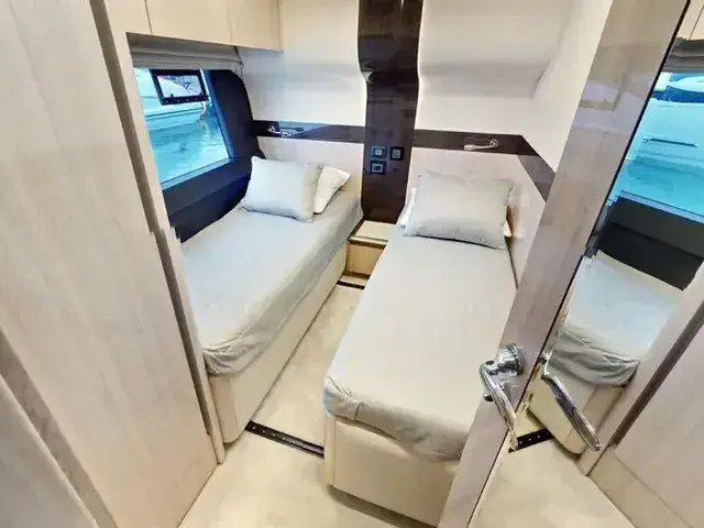 Galeon 680 Fly