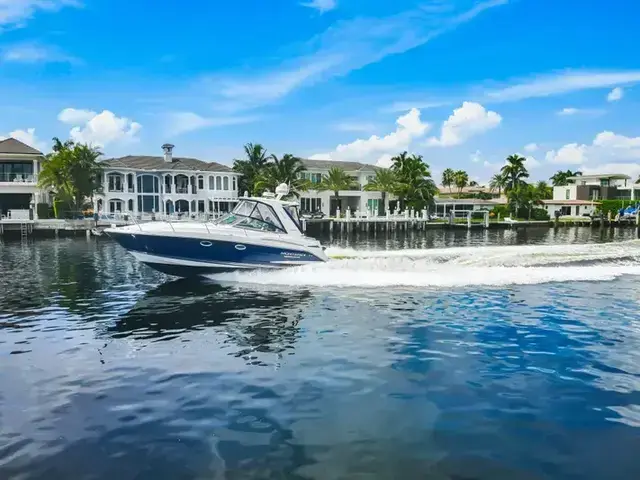 Monterey 335 Sport Yacht