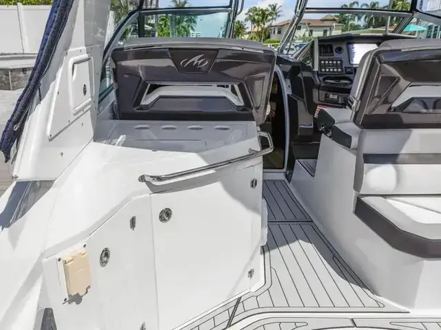 Monterey 335 Sport Yacht