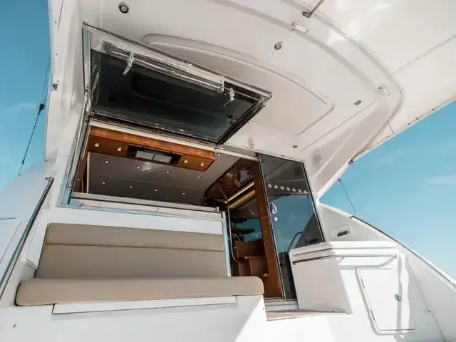 Riviera Enclosed Flybridge 53