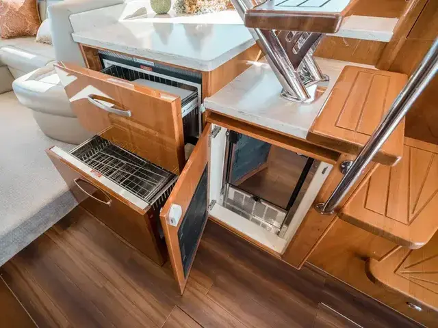 Riviera Enclosed Flybridge 53