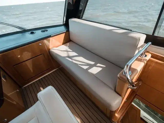 Riviera Enclosed Flybridge 53