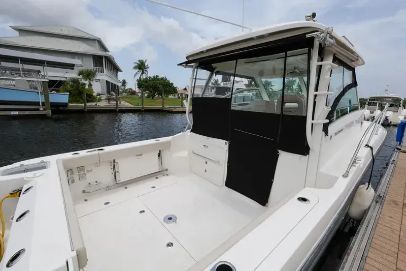 2018 Boston Whaler 31