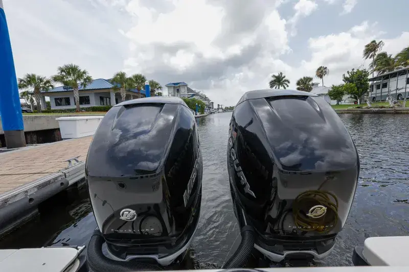 2018 Boston Whaler 31