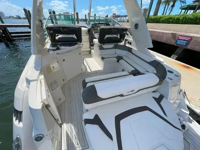 Monterey 320 Sport Yacht