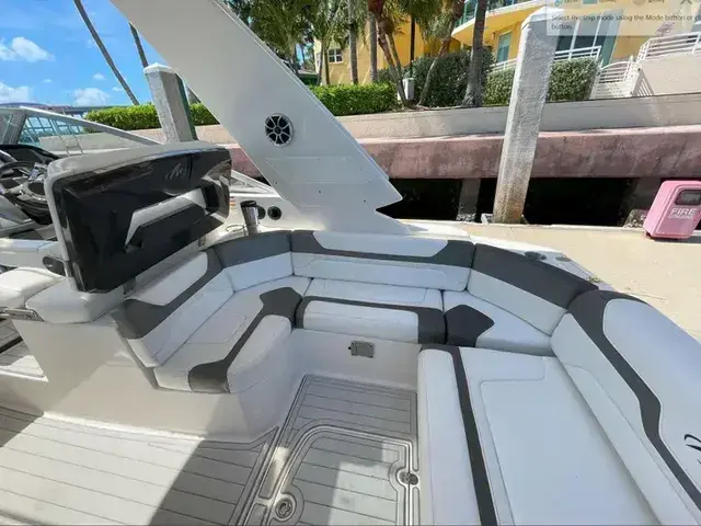 Monterey 320 Sport Yacht