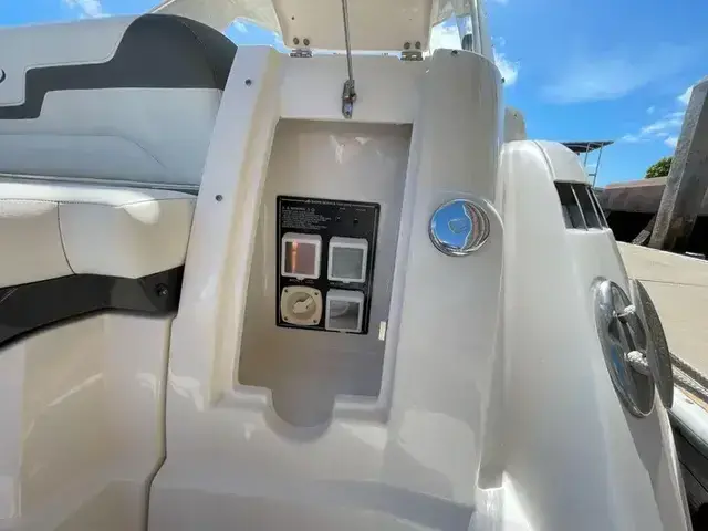 Monterey 320 Sport Yacht