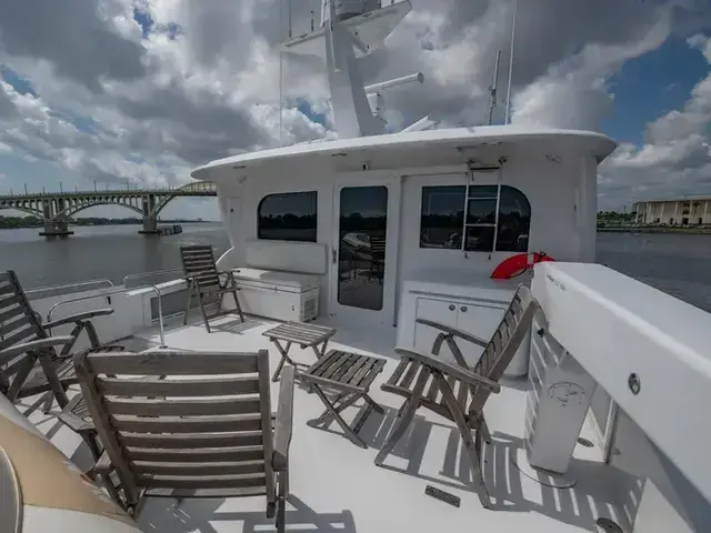 Hatteras 80 Enclosed Bridge Skylounge