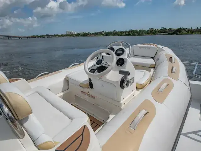 Hatteras 80 Enclosed Bridge Skylounge